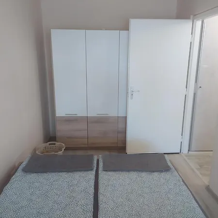 Krenusz Vendeghaz 4 דירה