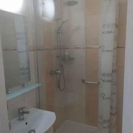 Krenusz Vendeghaz 4 דירה