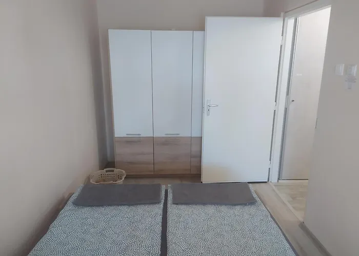 Krenusz Vendeghaz 4 公寓