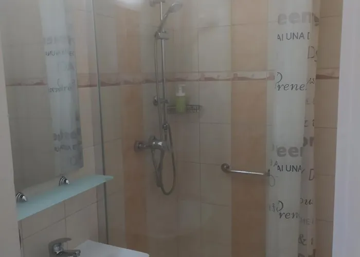 Krenusz Vendeghaz 4 公寓