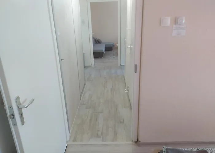 Krenusz Vendeghaz 4 公寓